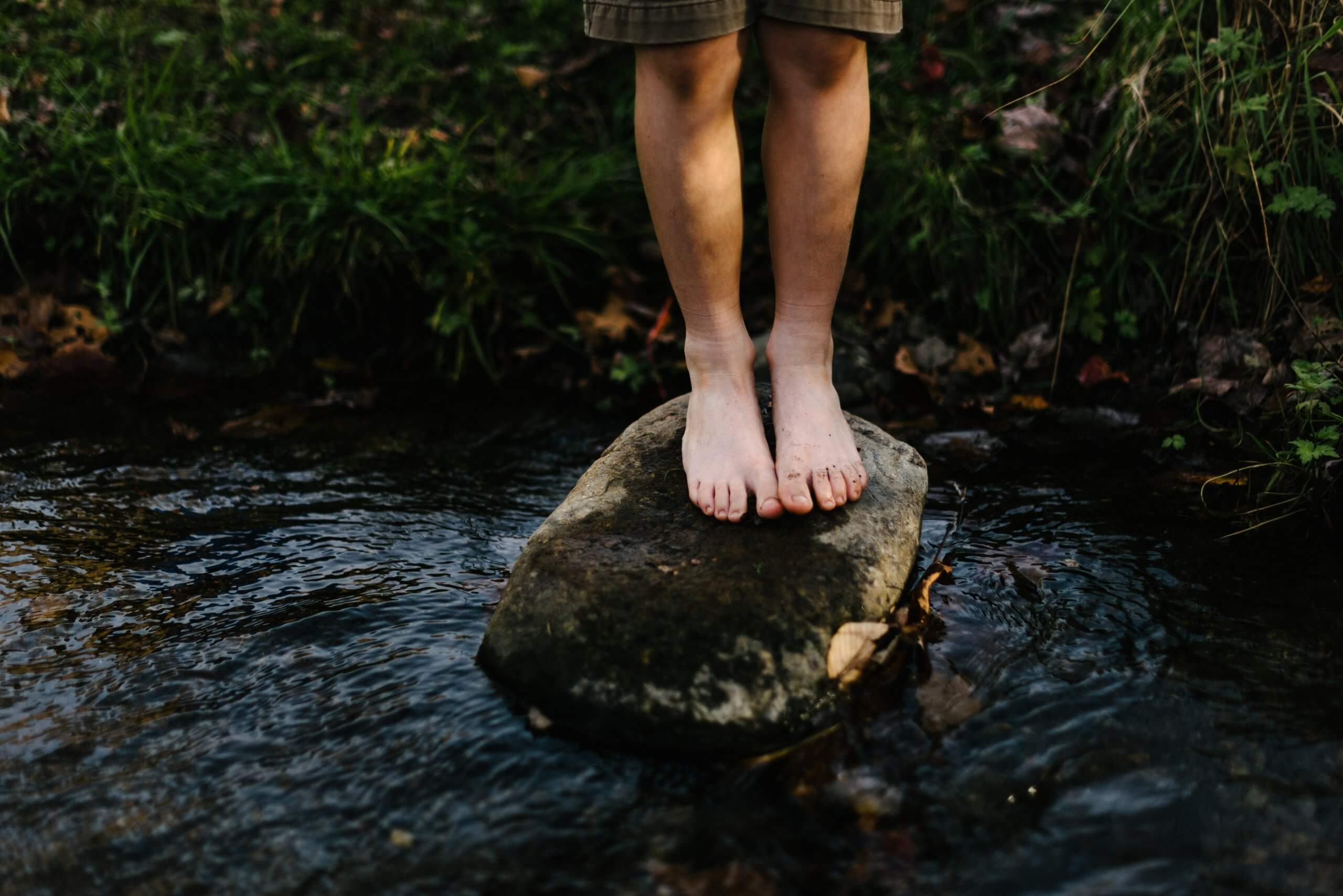Earthing barefeet in a stream
